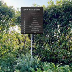 Targa scatolata con pellicola rifrangente Targa scatolata con pellicola rifrangente