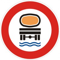 Transito vietato ai veicoli che trasportano prodotti suscettibili di contaminare l'acqua